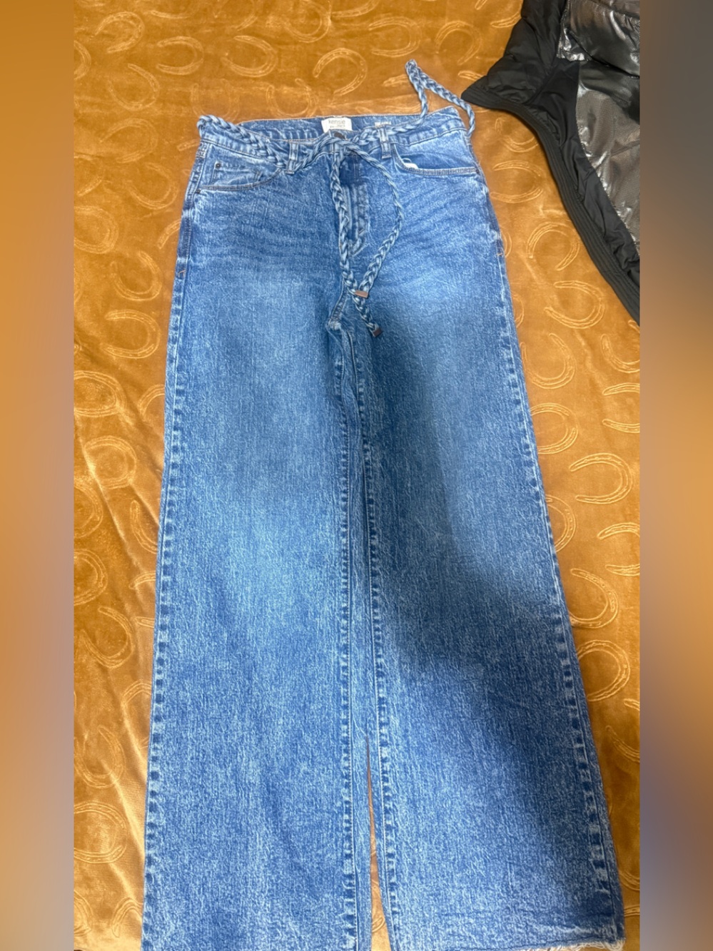 Kensie Wide-Leg Jeans in Blue Denim with Braided Belt